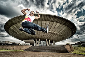 Two-times world champion and Red Bull BC One All Star Lilou from Red Bull Bc One, al via il web contest Fingerbreakin'. Il vincitore volerà in Corea del Sud