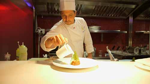 Lo Chef Niko Sinisgalli si rinnova e crea nuovi piatti estivi per il Ristorante Tazio nello splendido Palazzo Naiadi
