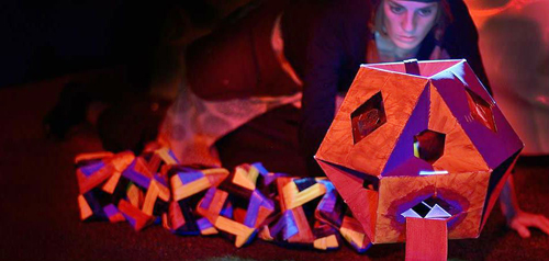 La poesia degli origami e del teatro di figura con Aligaspù, il primo gabbiano che imparò a volare