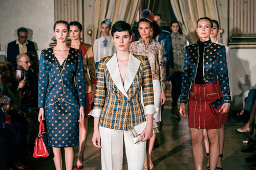 L’alta moda romana applaude la stilista Eva Scala, nuova vita per la tradizione della seta di San Leucio