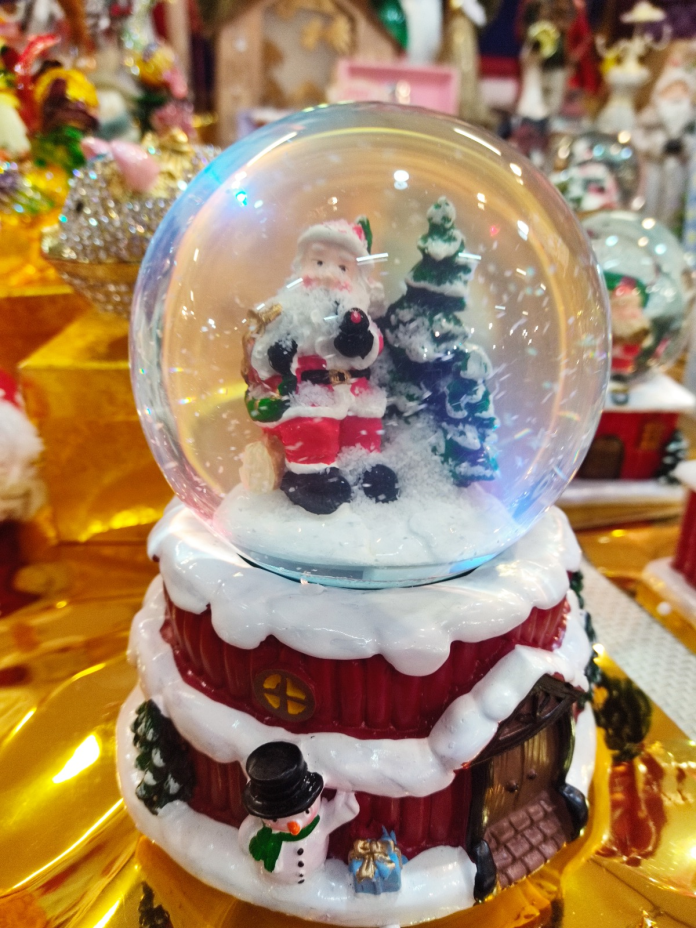 15 e 16 dicembre con SenzaBarcode al Christmas Village dell'EUR Torrino. In piazza Cina con WebRadio, interviste, libri e giochi di ruolo. 