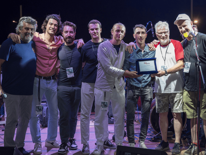 foto della premiazione dei vincitori del contest cover me 2023