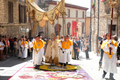 Foto infiorate di Spello, la processione del Corpus Domini