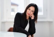 Alessandra Esposito, 10 lettere in cerca del coraggio di riconoscersi